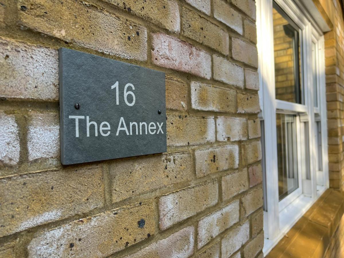 Cosy Hillside Annex Apartment Stanwick  Exterior photo